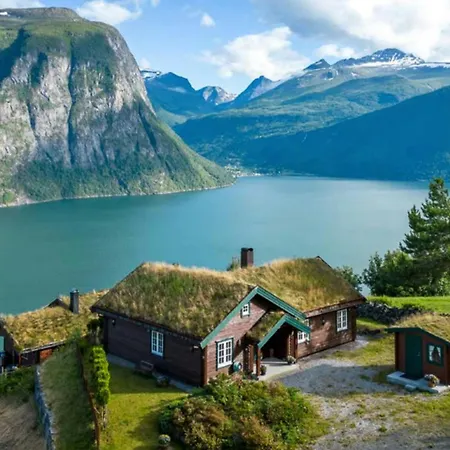 Panoramic Cabin With Fjord Views In Valldal *