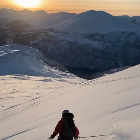 Panoramic With Fjord Views In Дом отдыха