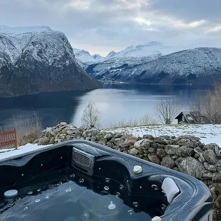 Panoramic Cabin With Fjord Views In Valldal *