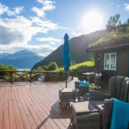 Panoramic Cabin With Fjord Views In Valldal