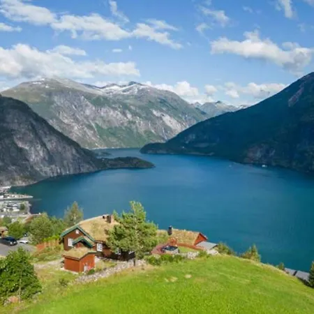 Panoramic Cabin With Fjord Views In Valldal 別荘