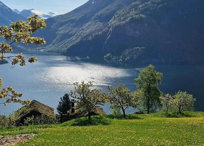 Panoramic With Fjord Views In Feriehus *